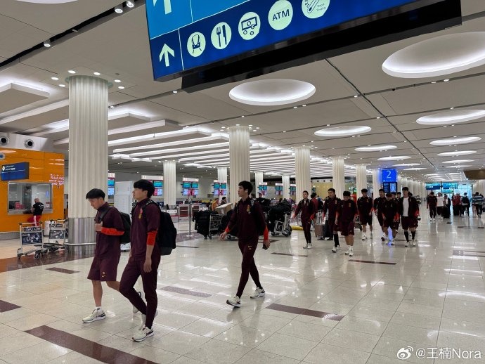 进入客战沙特最后冲刺!国足离开迪拜,乘坐班机前往利雅得